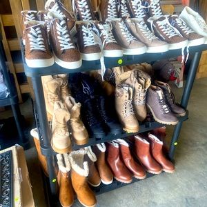 Selling brand new heels boots